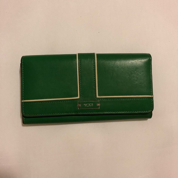 tumi green wallet